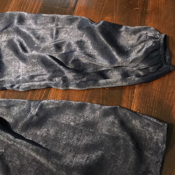 Off Shoulder Blouse - Picture 3 of 4